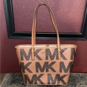NWT Michael Kors Carryall Tote - Brand Spankin’ New!